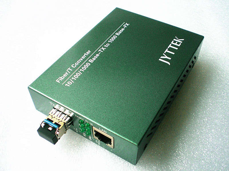 【C7701】無(wú)線(xiàn)收發(fā)模塊帶洋白銅屏蔽罩有何作用？